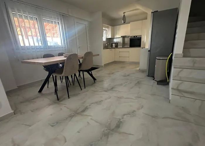 Micasa Palace 2 * Korinós